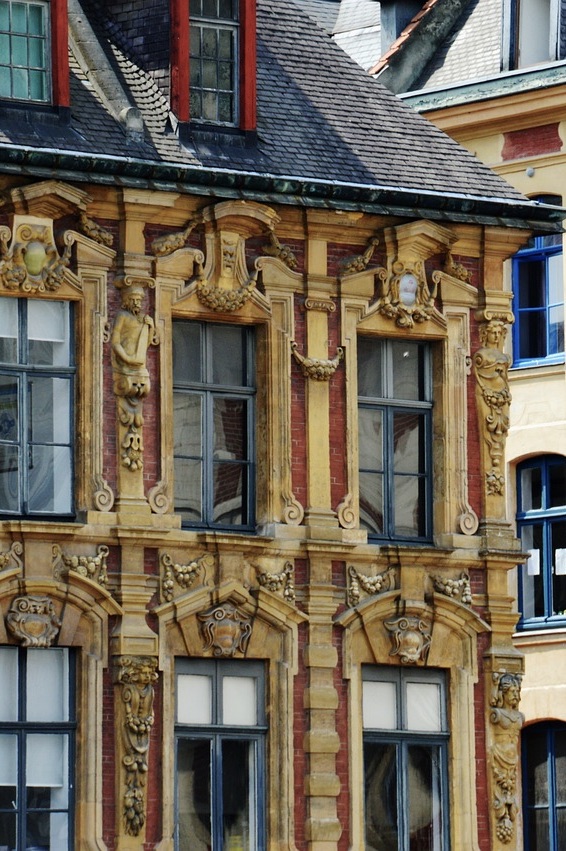 test 2 : resto à marseille en provence IMG 1 immeuble format portrait TXT